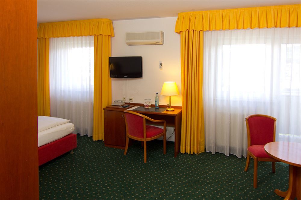 Hotel Engelhorn Leimen  Exterior photo